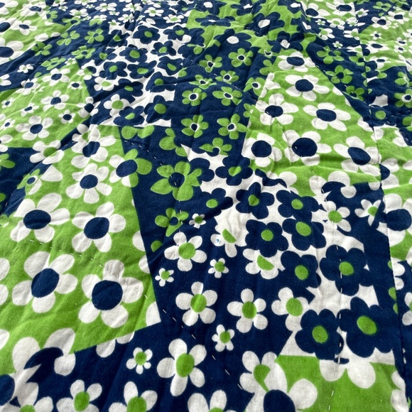 Vintage 70s reversible quilt, striped and floral patchwork, minor wear, twin - Picture 3 of 11